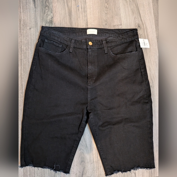 Favorite Daughter Black Jean Shorts Size 33 NWT - Picture 1 of 4